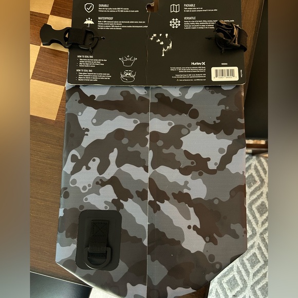 Hurley dry bag. Never used brand new - Picture 2 of 2
